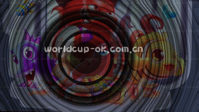 图片展示一位女士低头检查手机，确认信息无误准备拨打电话。